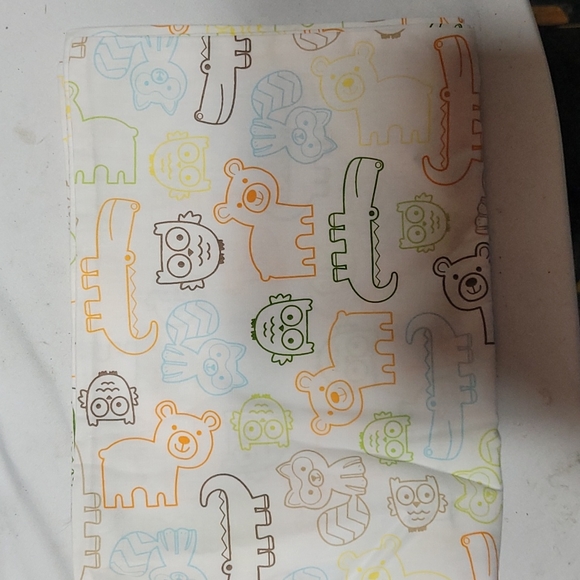 BABY PILLOW with 2 PILLOW CASES - Picture 3 of 3